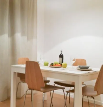 Center White Apartment *