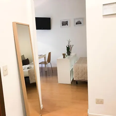 Center White Milan