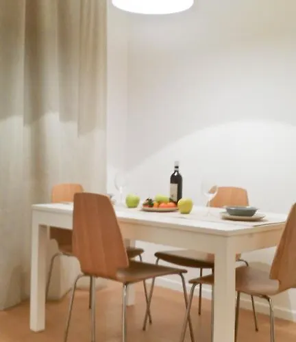 Center White Apartment *
