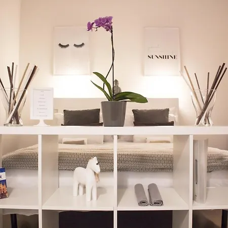 Center White شقة ميلان